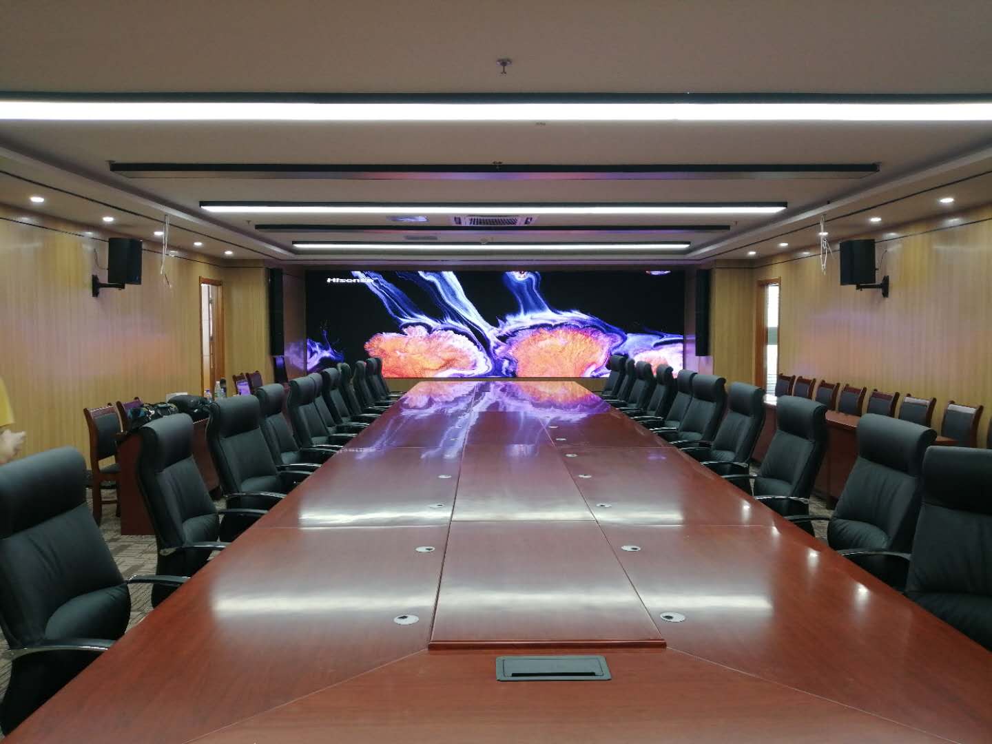 濰坊某事業(yè)單位音、視頻會議集成項目完工，會議辦公、音響系統(tǒng)、1.2小間距顯示系統(tǒng)完美融合